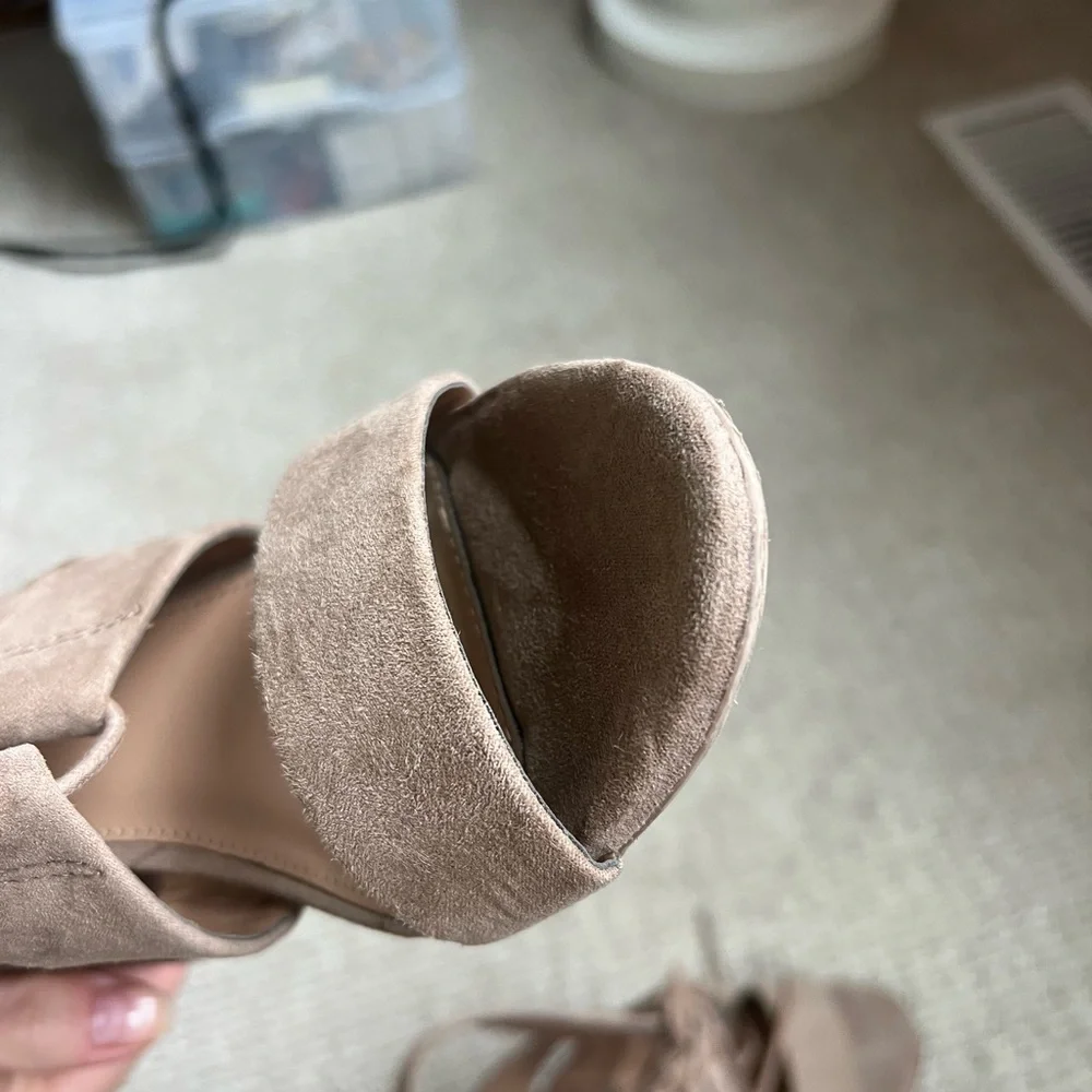 Tie up Tan Block Heel Sandals - Picture 7 of 7
